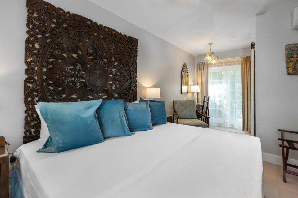 Shangri-la Springs Hotel *